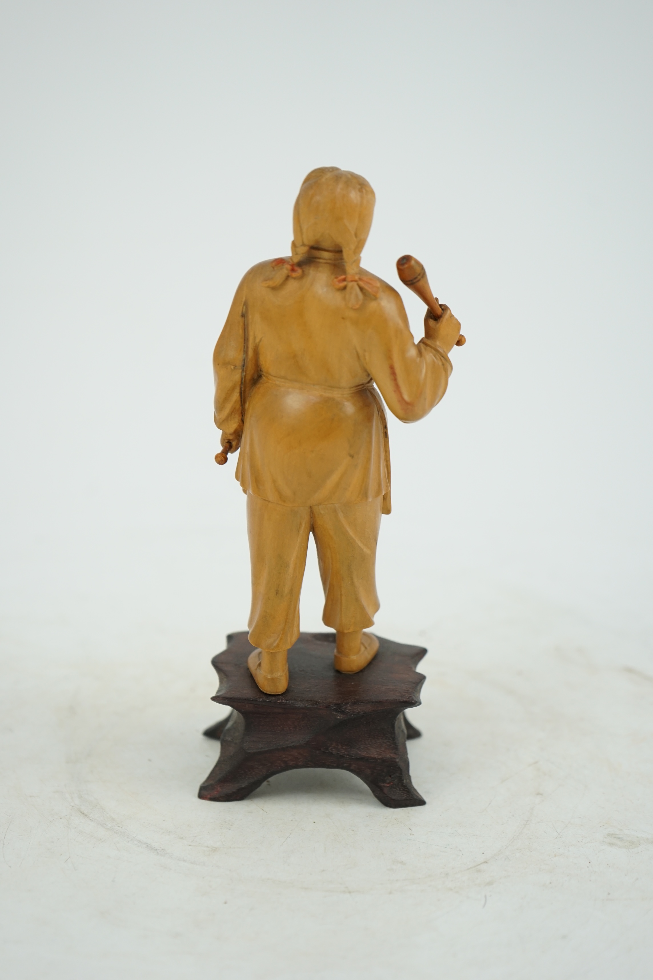 A Chinese boxwood figure of a female juggler, attributed to Zhu Zichang (1876-1934), Republic period